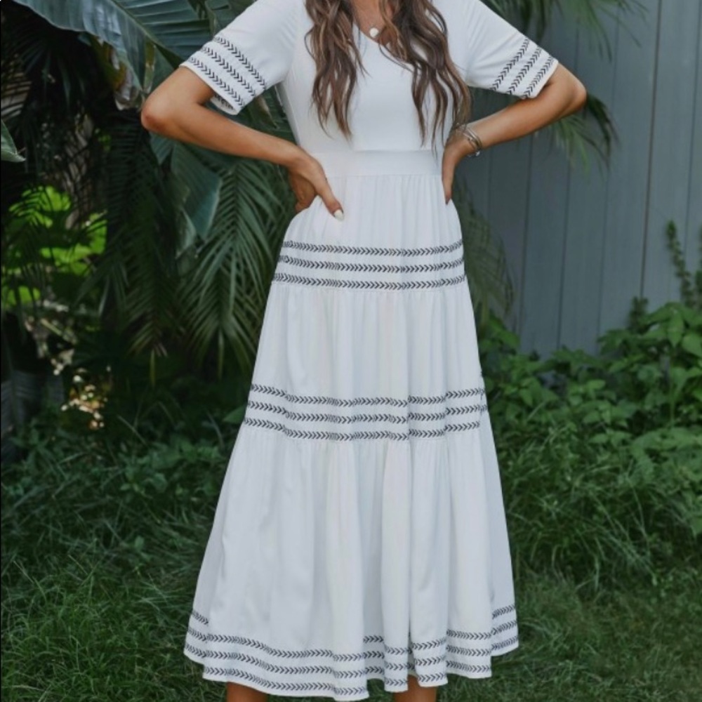 Petal Lush Medium White Maxi Dress New With Tags